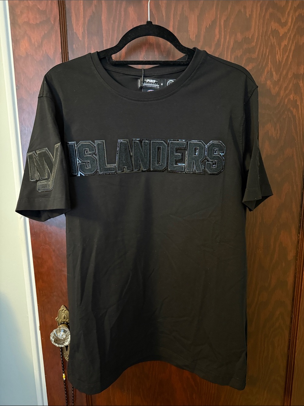 New York Islanders Black Logo Tee